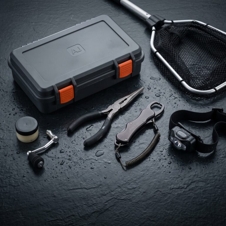 Fishing accessories: pliers, nets and tackle boxes